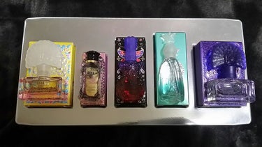 ANNA SUI ミニチュア ポーチコレクションのクチコミ「アナスイのミニ香水でっす！！第一弾！！
色んな種類あって、被ってるの多いけど
どれか1つだけは.....」（1枚目）