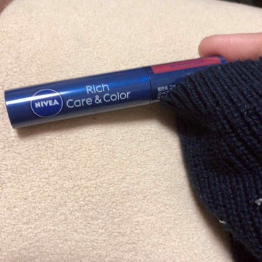 NIVEA Rich Care＆Color 大人のボルドー色を私は購入しました💄♡

色を見る限り、少し濃いめなのかな〜って思ってたんですけど塗ってみると意外と薄づき！😳あと私好みでしっとり感があってす