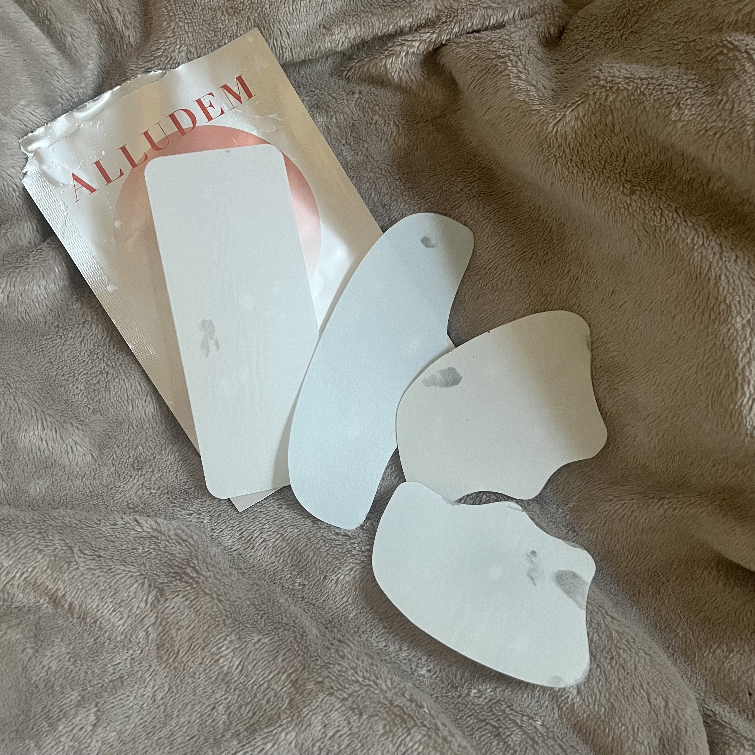 Derma Lift Mask/ALLUDEM/スキンケアキットを使ったクチコミ（3枚目）