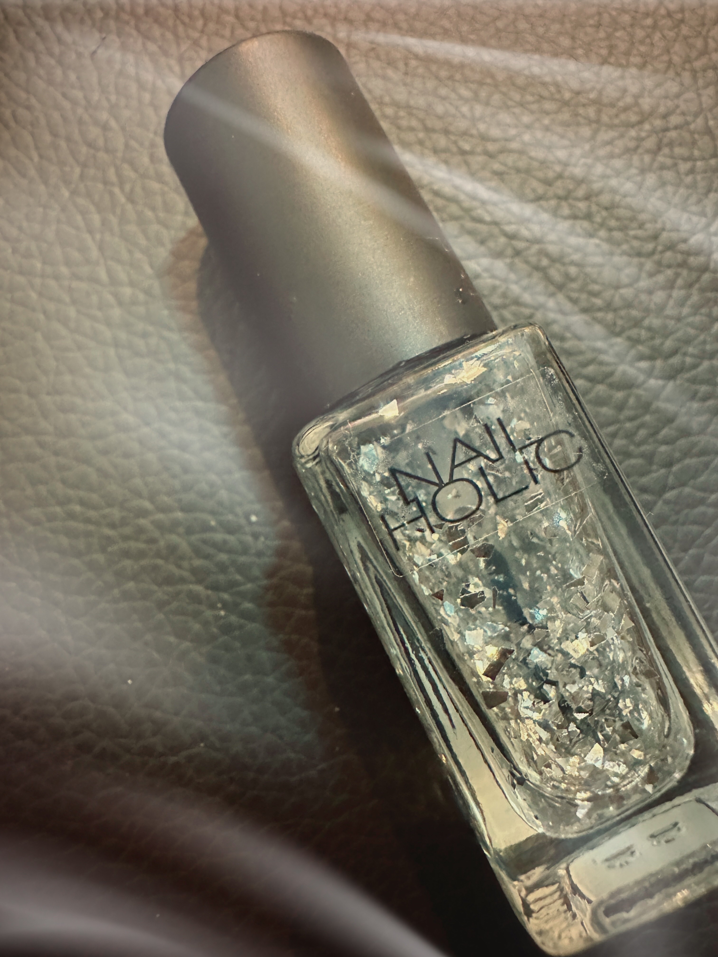 ネイルホリック パーティーフレーク/ネイルホリック/マニキュアを使ったクチコミ（1枚目）