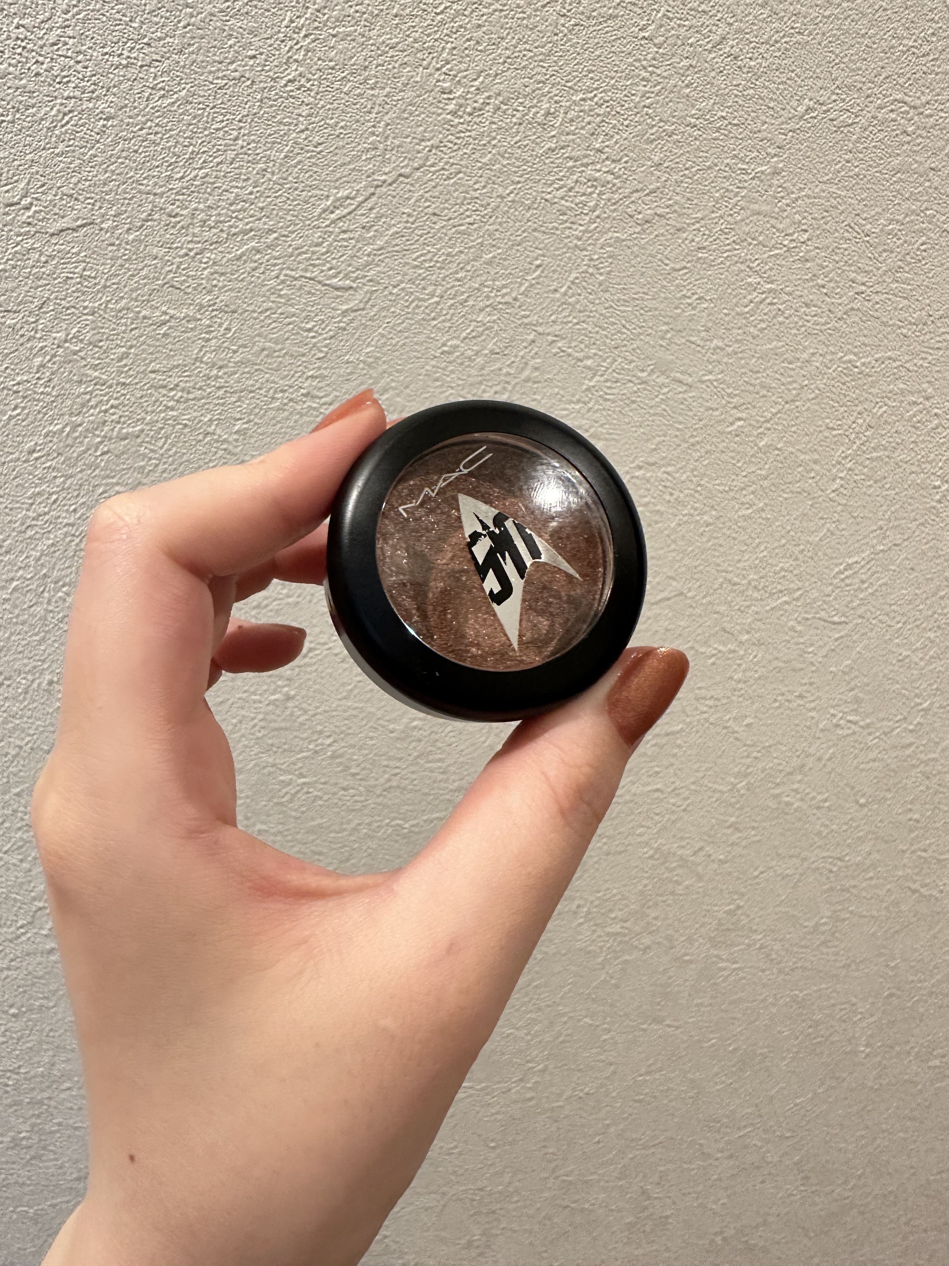 M・A・C プレスト ピグメントのクチコミ「【人生アイシャドウ】


🌟M・A・C　プレスト ピグメント
トゥ ボールドリー ゴー



.....」（1枚目）