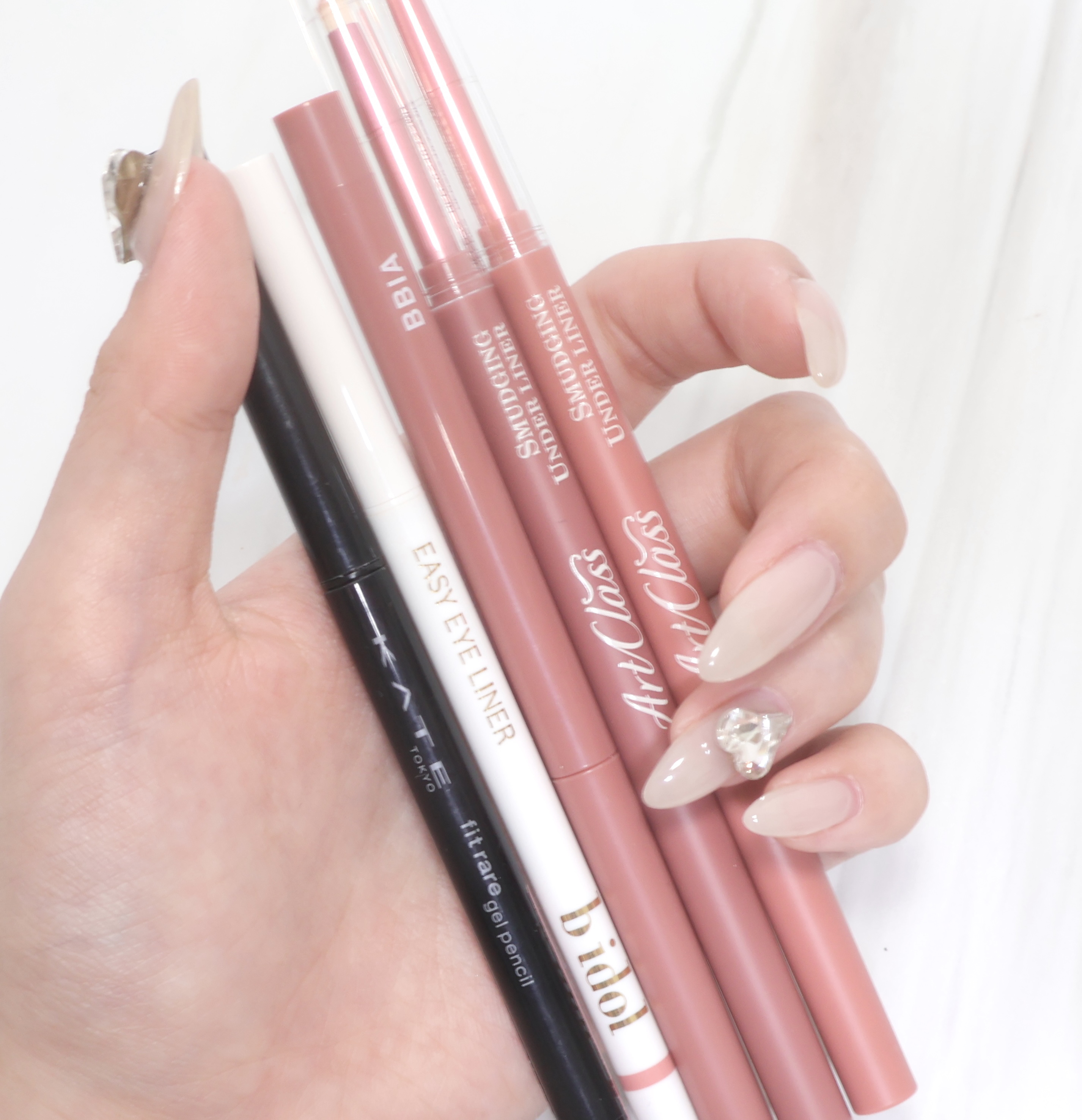 イージーeyeライナーR/b idol/ペンシルアイライナーを使ったクチコミ（1枚目）