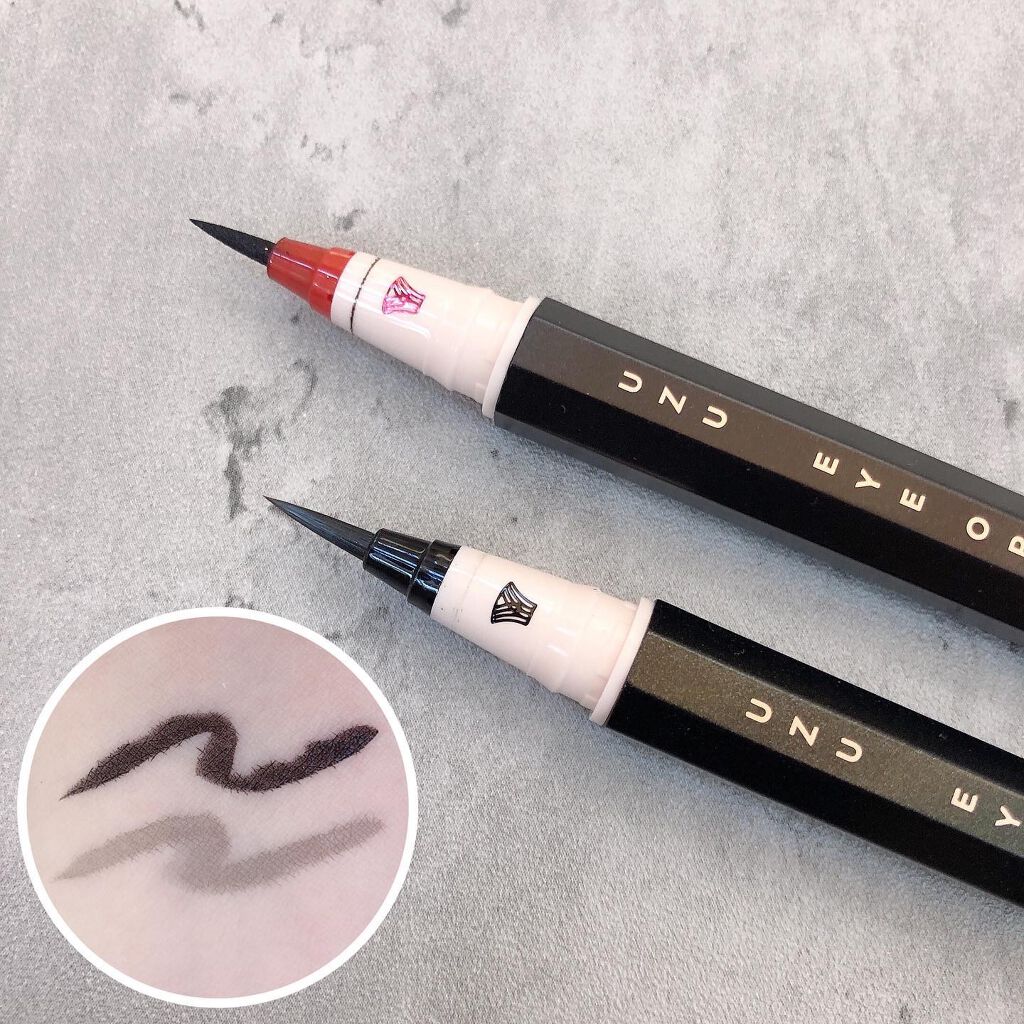 7 SHADES OF BLACK/UZU BY FLOWFUSHI/リキッドアイライナーを使ったクチコミ（3枚目）