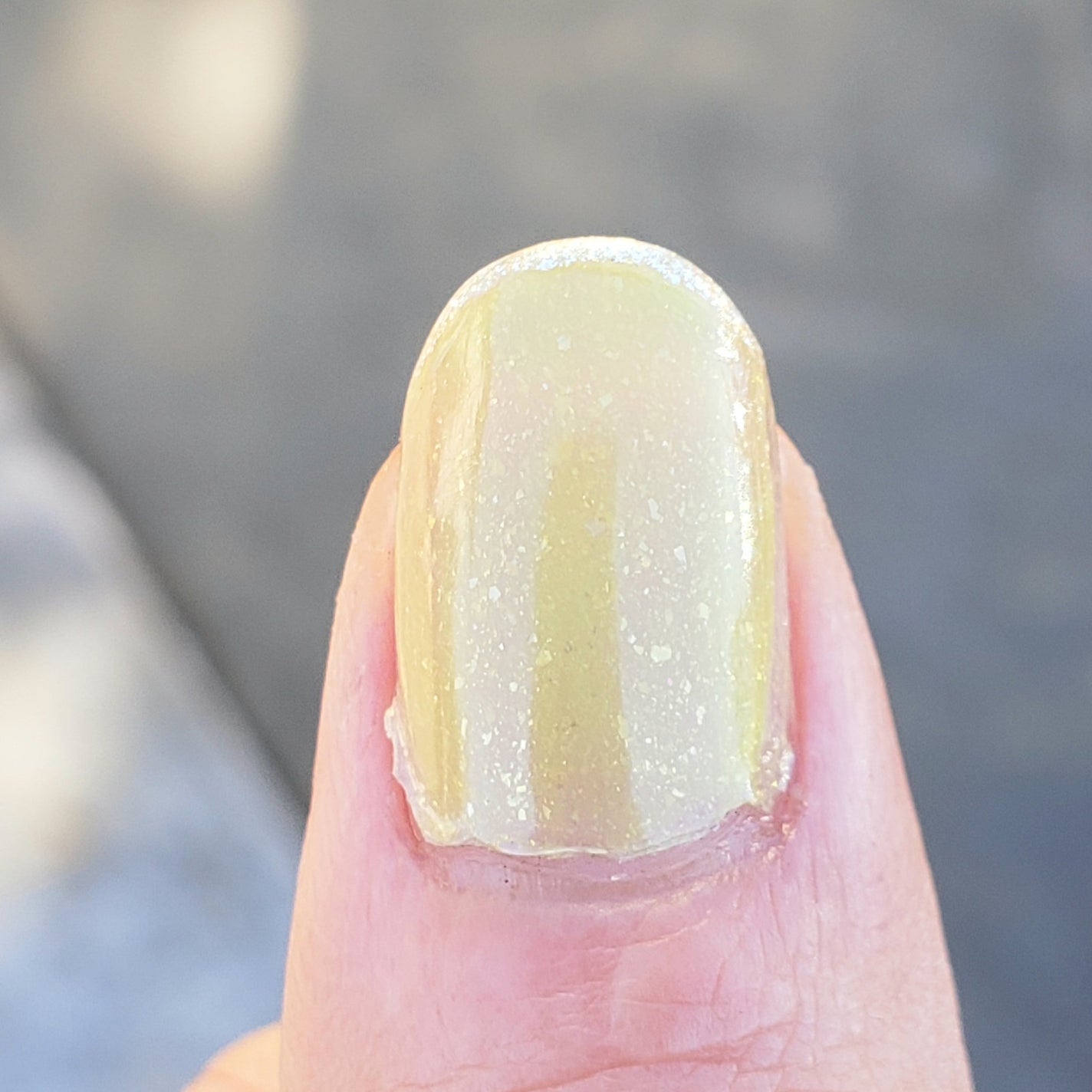 土木系おねいさん on LIPS 「週末のネイル💅菜の花をイメージさせる優しいイエローに細く入れた..」(3枚目)