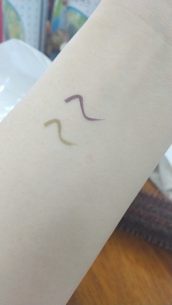 ウルトラカラー アイライナー/MAYBELLINE NEW YORK/リキッドアイライナーを使ったクチコミ(2枚目)