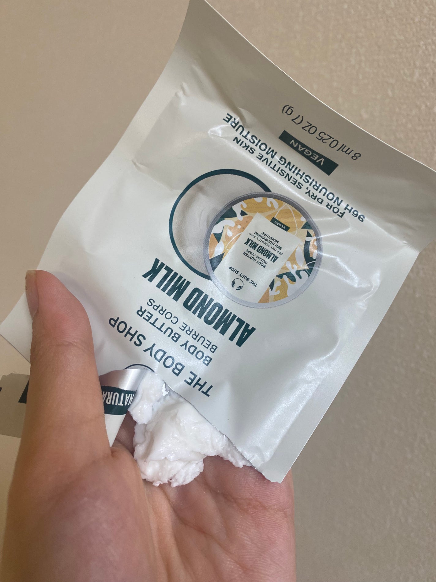 ボディバター アーモンドミルク/THE BODY SHOP/ボディクリームを使ったクチコミ(3枚目)