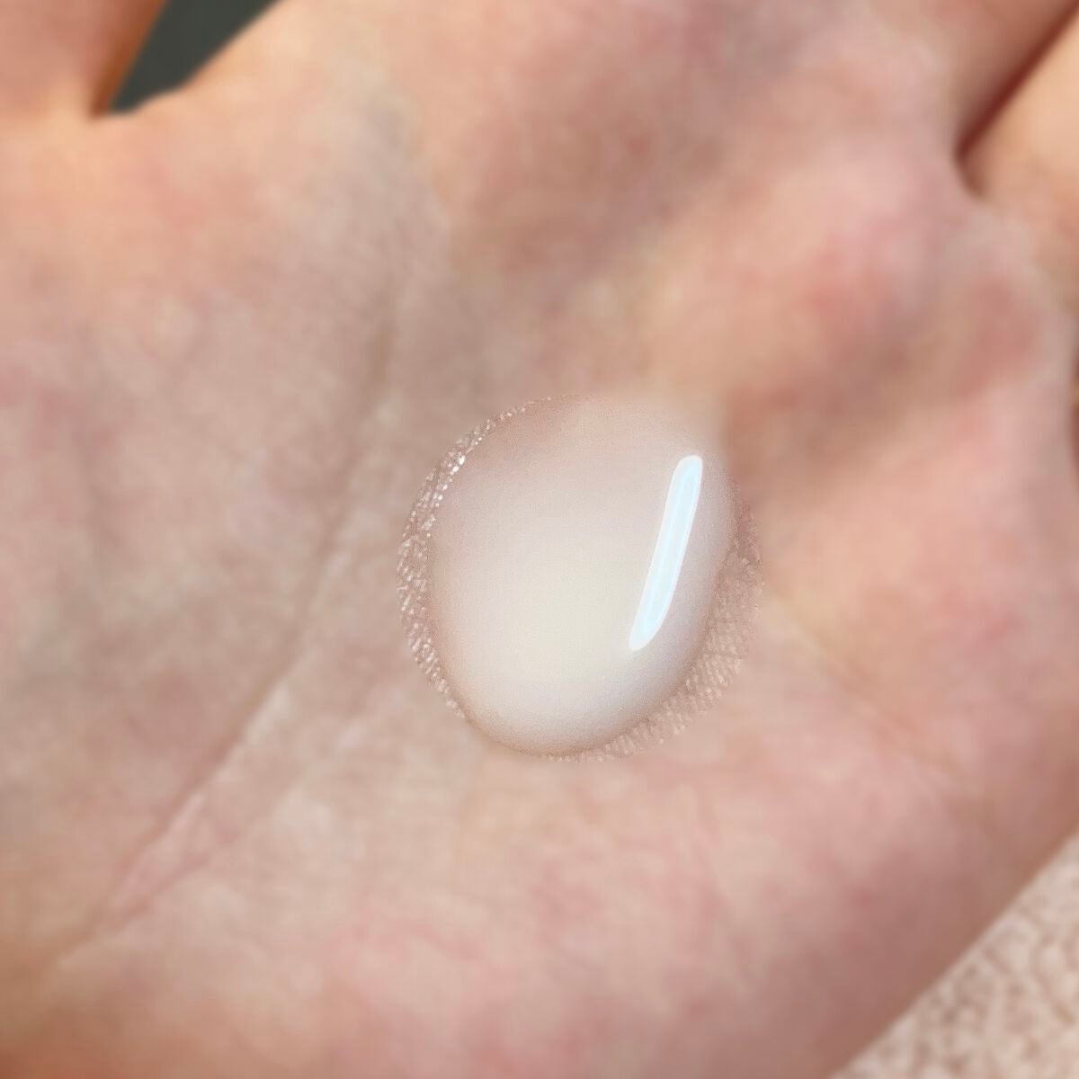 プレミアムボディミルク ホワイトニング【医薬部外品】 /ニベア/ボディミルクを使ったクチコミ(2枚目)