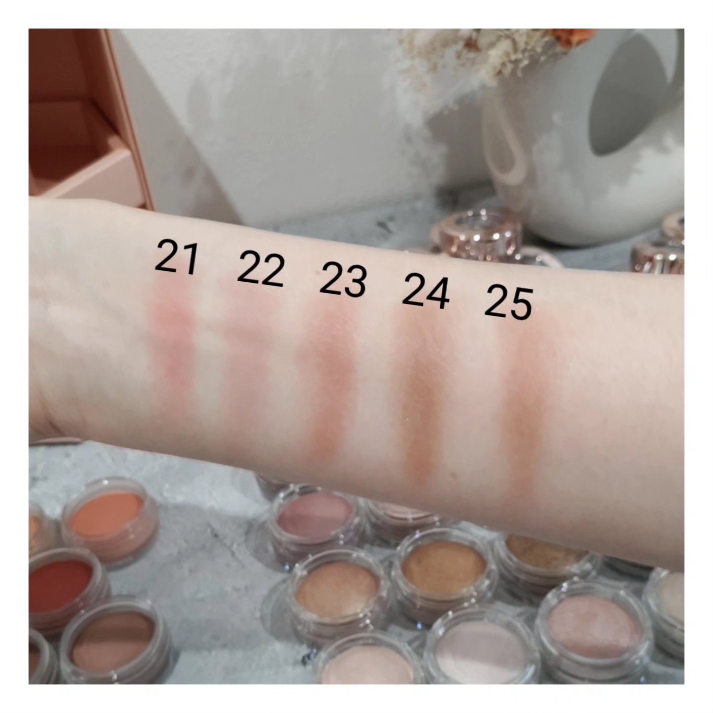 アイグロウジェム スキンシャドウ 26M hot brownie/DECORTÉ/ジェル・クリームアイシャドウを使ったクチコミ（2枚目）