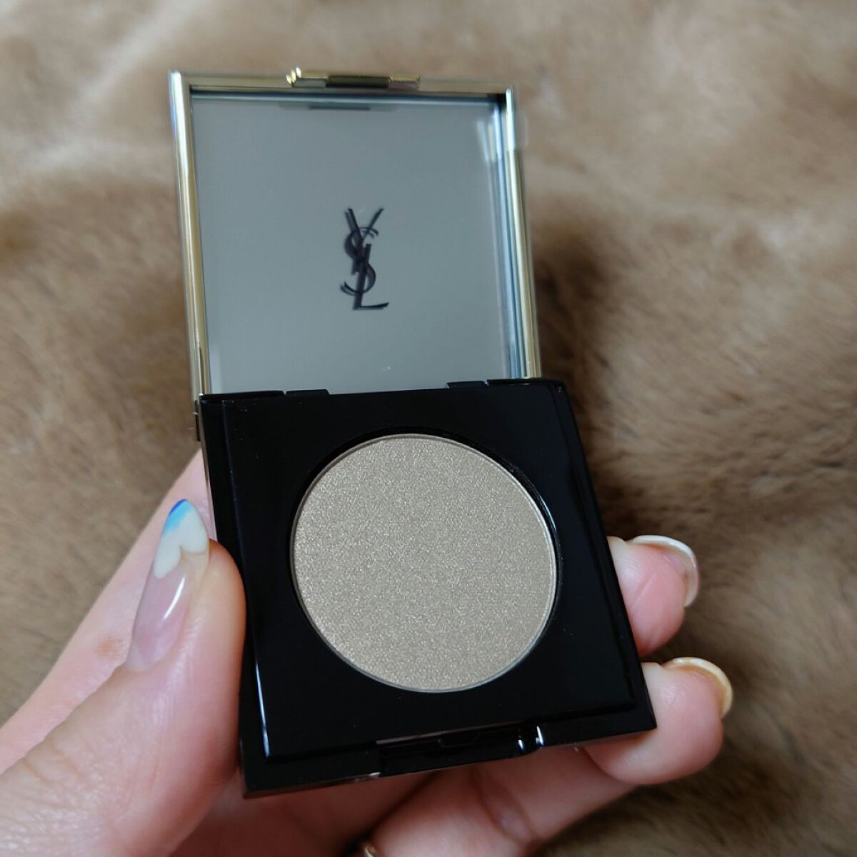 サテン クラッシュ No.6 トランスグレシブ トープ/YVES SAINT LAURENT BEAUTE/単色アイシャドウを使ったクチコミ（2枚目）