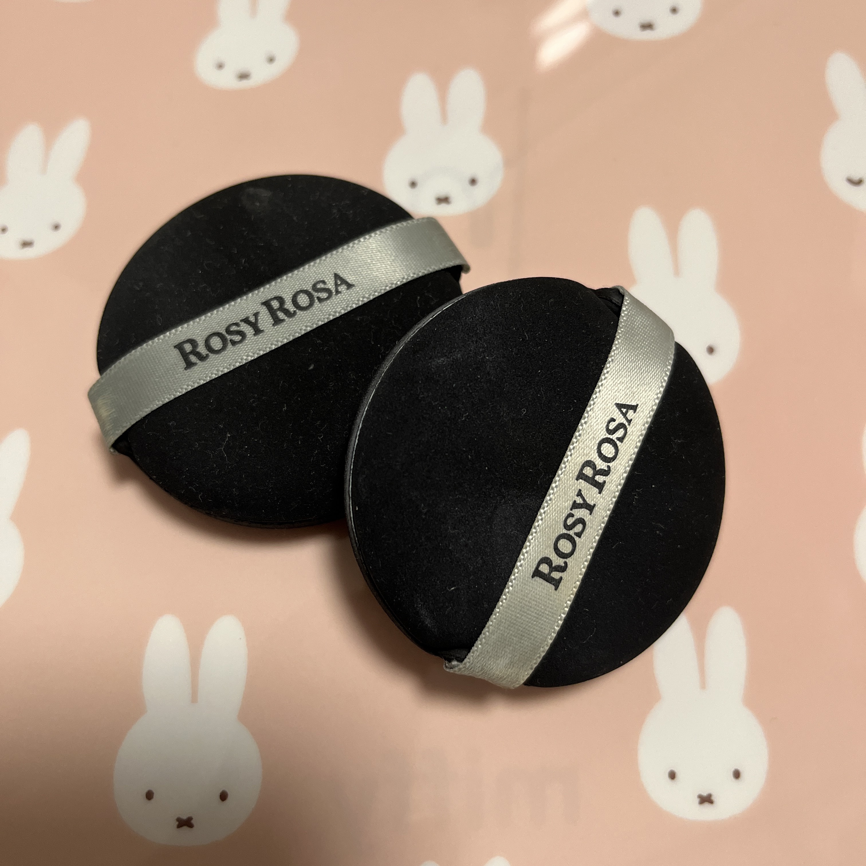 コレはめっちゃ使いやすいです✨
リキッドでもフェイスパウダーでも
パウダーファンデーションでも
パフの厚さ吸収具合等
優れてるパフで
リピ買いしてあります✨


ロージーローザ
マルチファンデパフ 2P