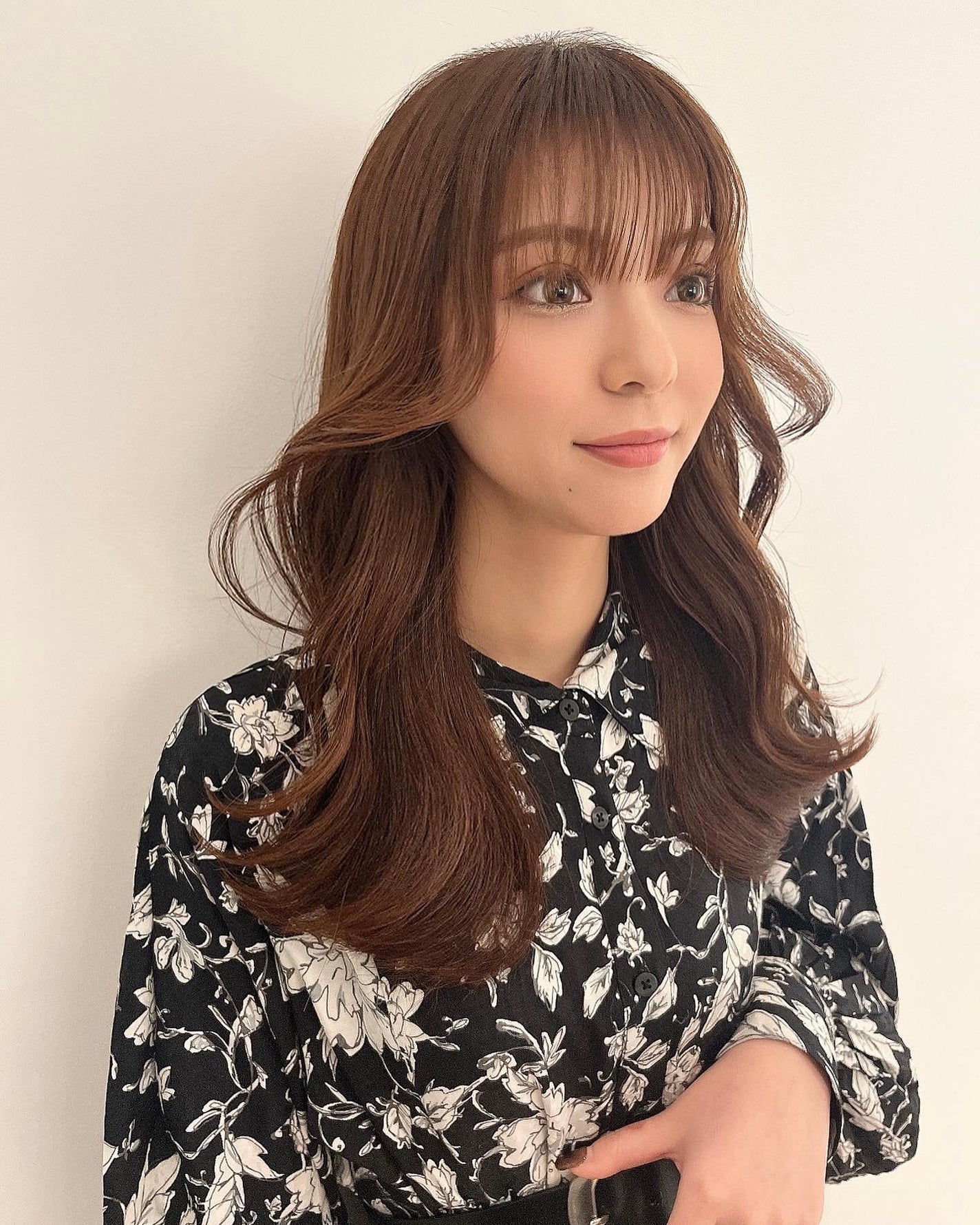 HARUNA on LIPS 「.顔周りのカット✂️全体は艶感が出るように😌✨.シルエットに合..」(1枚目)