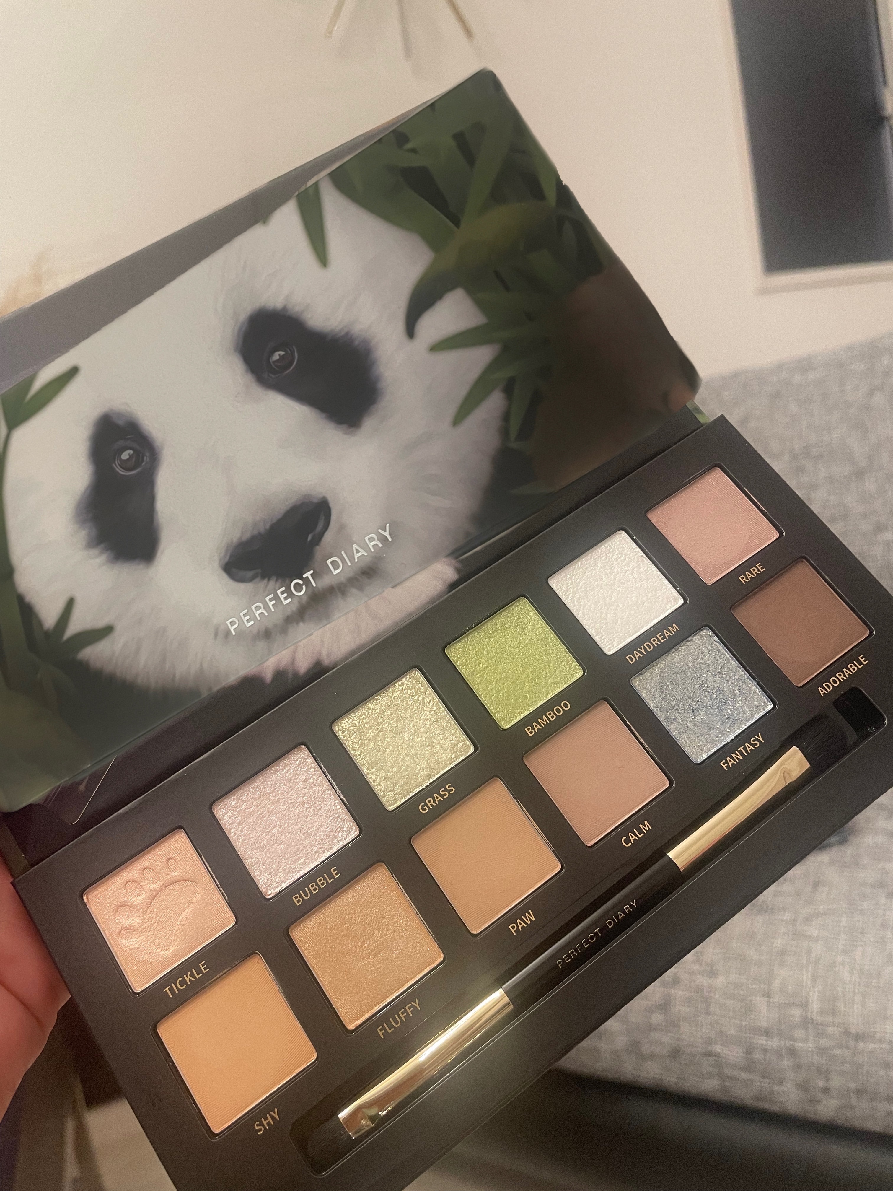 エクスプローラ12色 動物アイシャドウパレット パンダ/PERFECT DIARY/アイシャドウパレットを使ったクチコミ（1枚目）