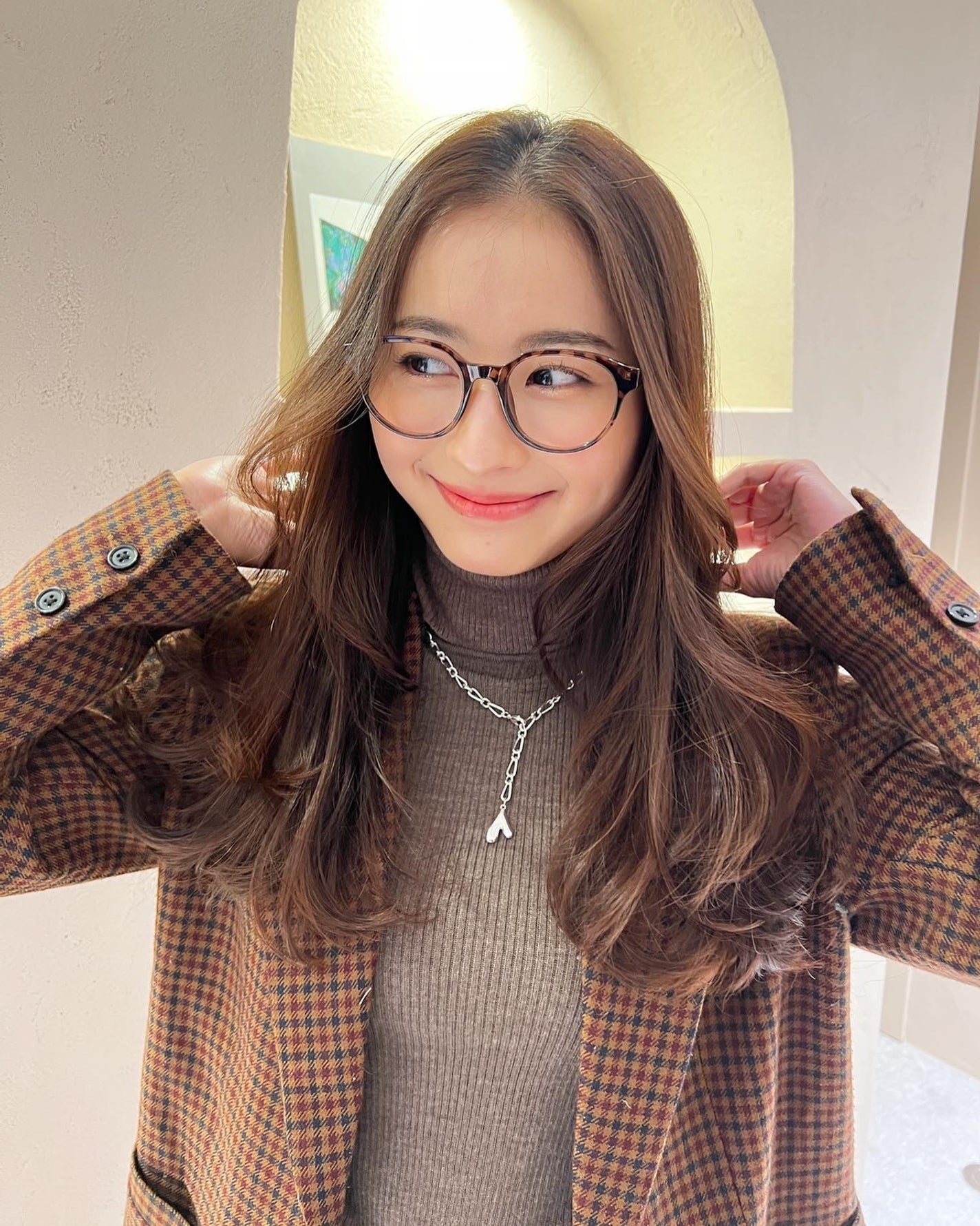 HARUNA on LIPS 「ばっさり20センチ切って、たっぷりレイヤーを入れました♡.巻き..」(1枚目)