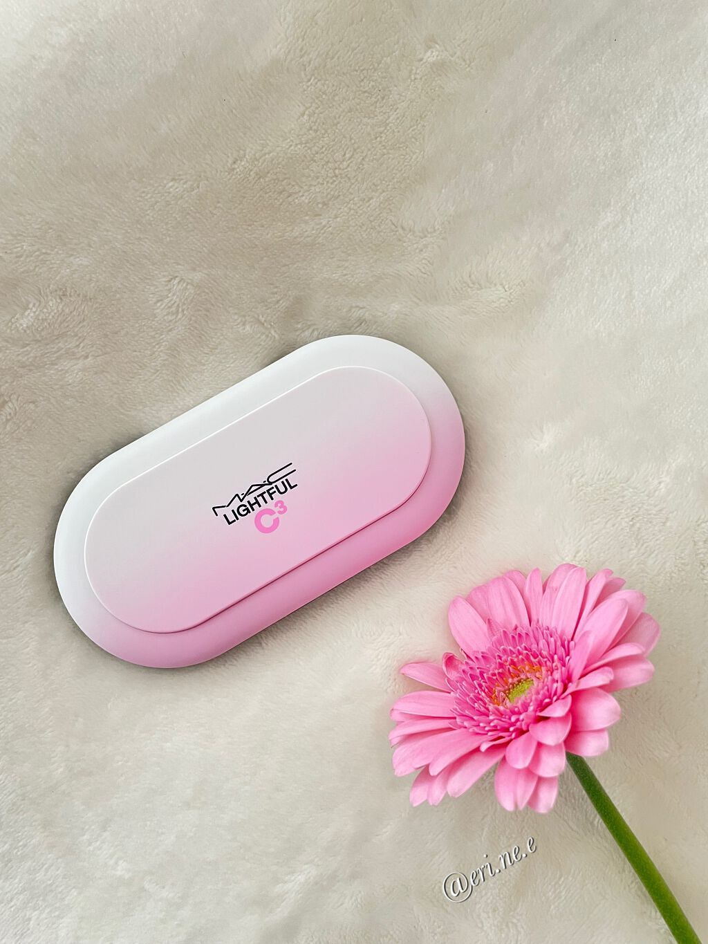 ライトフル C３ ナチュラル シルク パウダーファンデーション NC20/M・A・C/パウダーファンデーションを使ったクチコミ（2枚目）