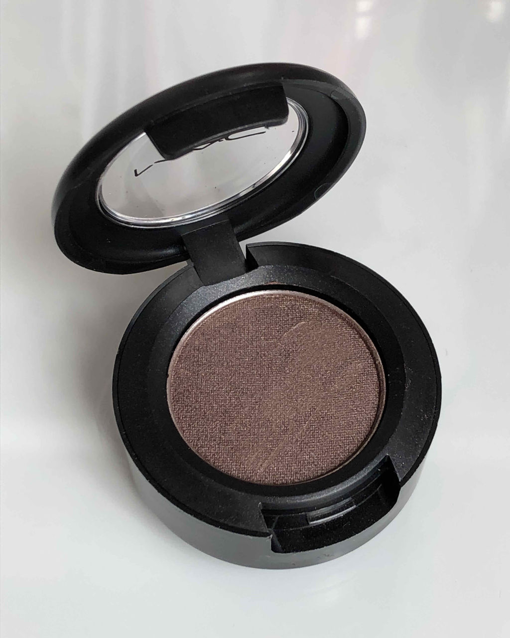 スモール アイシャドウ サテン トープ/M・A・C/単色アイシャドウを使ったクチコミ（2枚目）