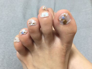 CANMAKE カラフルネイルズ
~N32ミスティドリーム~💅✨

オーロラみたいな色味が可愛くて購入しました(⑉•ᴗ•⑉) 

写真では伝わりにくいのですが、実物は細かな偏光パールがたっぷり入っていて