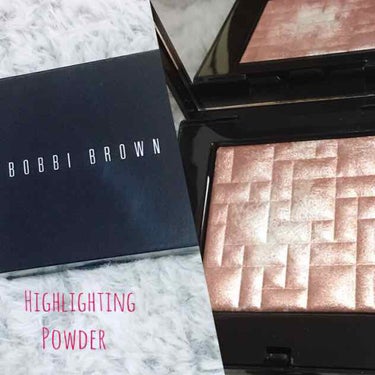 <BOBBI BROWN
Highlighting Powder>

注文してたハイライトきたぁ！

お色はピンクグローです😊

私はまだ指で試し塗りしかしてないのですが、スっと伸びます。
腕に塗った感