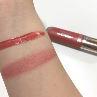 Revlon ウルトラ HD マット リップカラー 700番
メタリックなのにマットという売り文句？の去年買ったものです！
メタリックというか、セミマットな感じ。クリスマスっぽい赤
