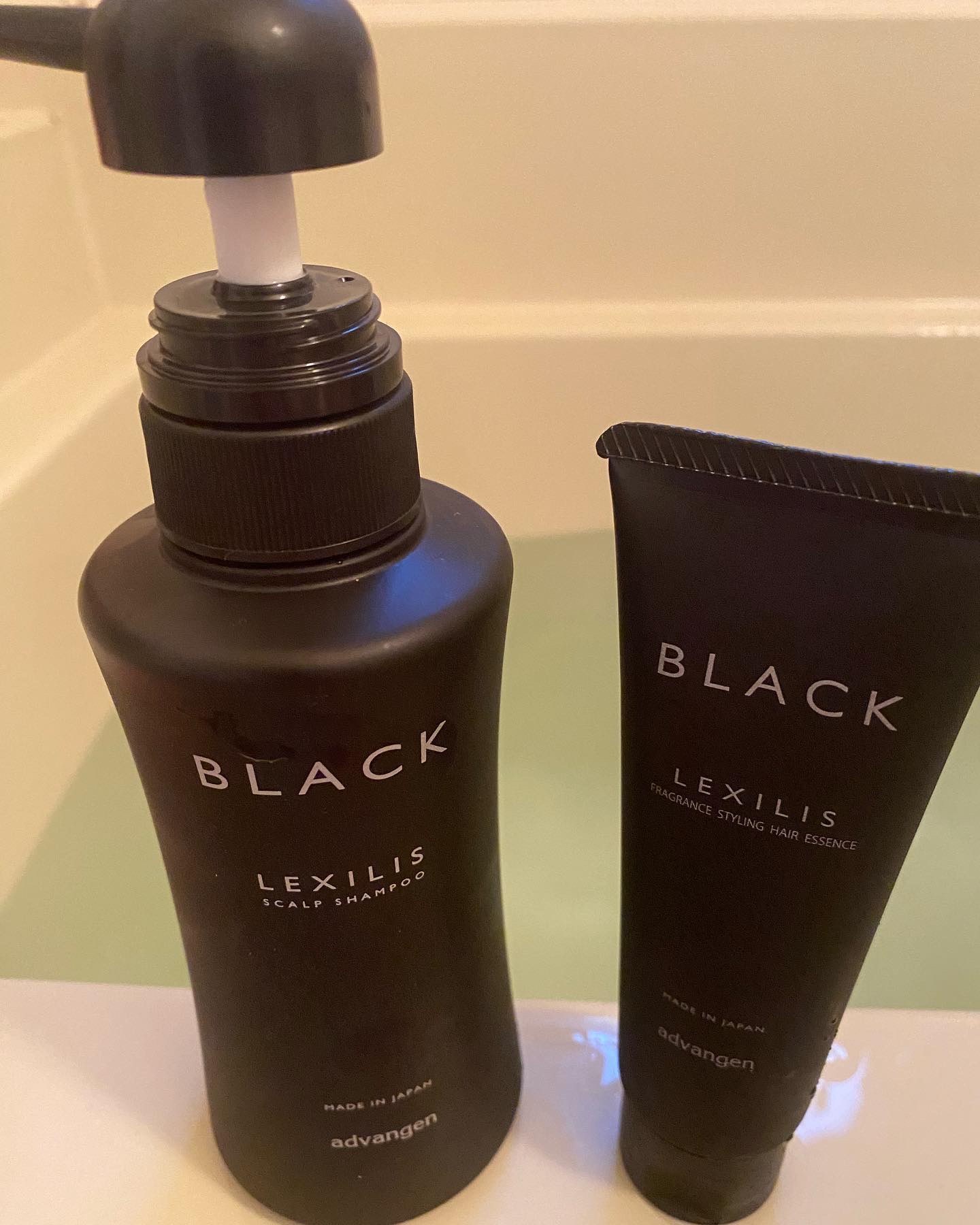 ブラック フレグランス スタイリング ヘアエッセンス/LEXILIS/アウトバストリートメントを使ったクチコミ（1枚目）