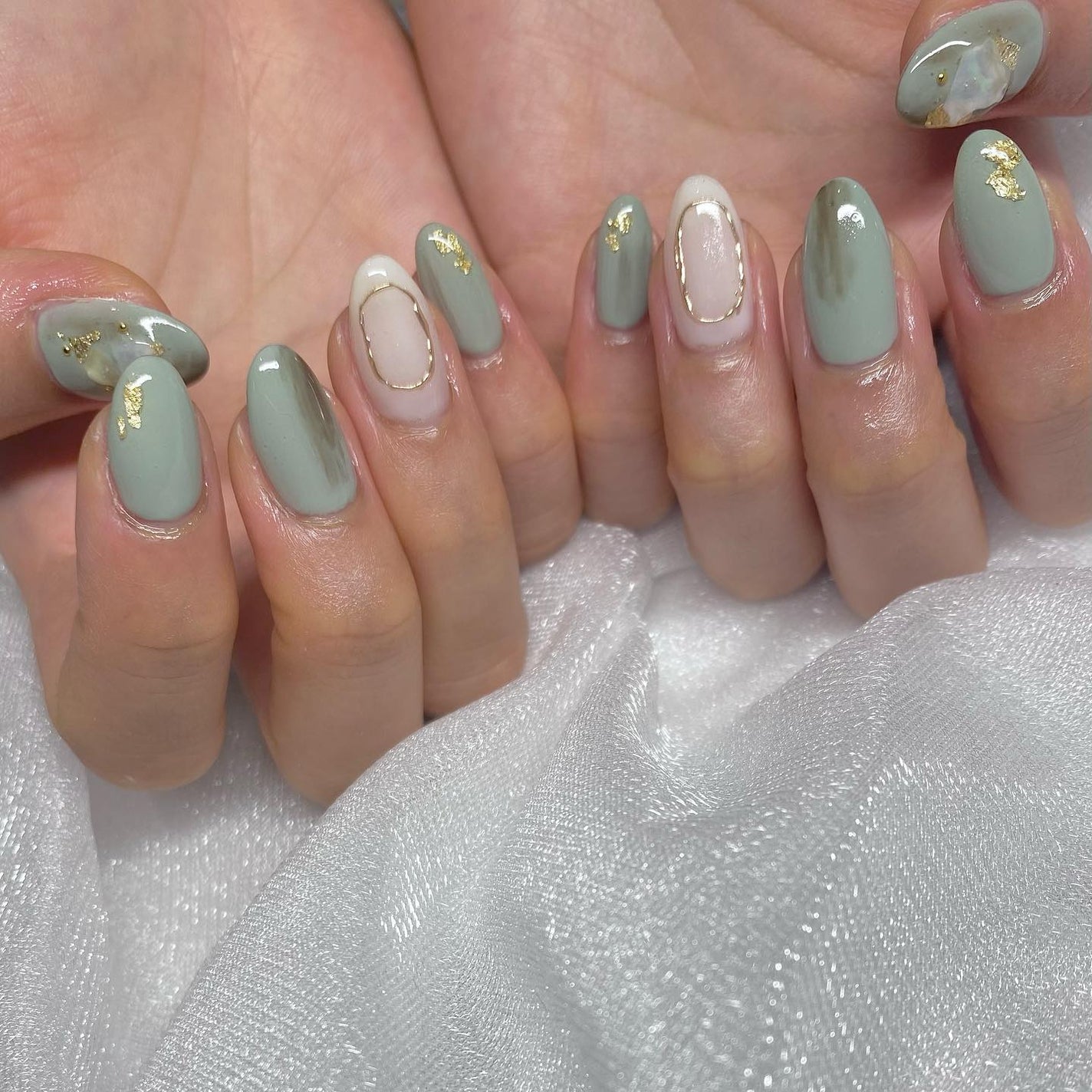 kanna on LIPS 「・・・お持ち込みデザイン💚✨淡いグリーンに金箔でお上品可愛い🥰..」(1枚目)