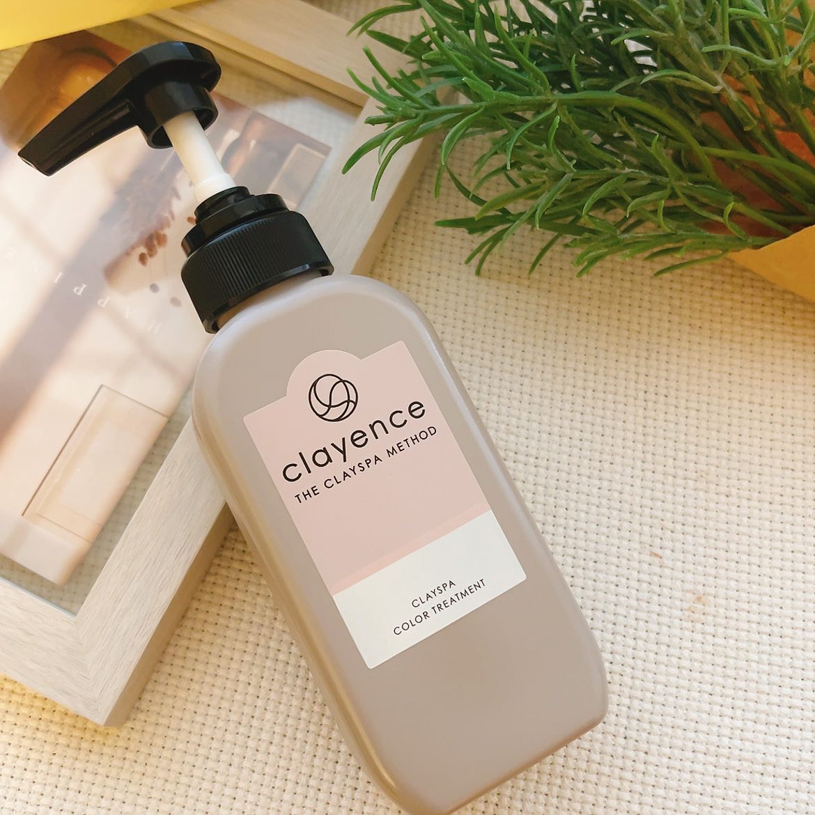 商品提供していただき
クレイスパ カラートリートメント
モカブラウンを使ってみました。

美容院で定期的に白髪染めには行ってるけど
すぐ行けないときに。普段から使用して
白髪染めにいくタイミングを遅らせられるのもいいと思いました。

一回で