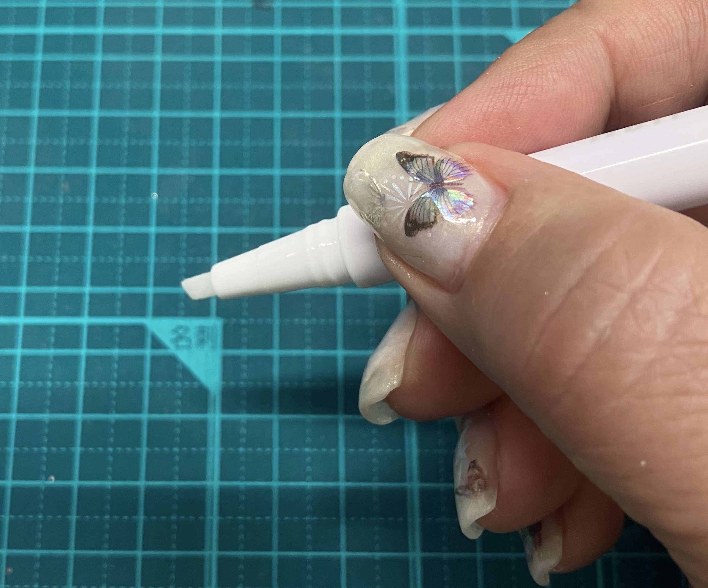 セリア HKネイルオイルマーカーのクチコミ「セリア
HKネイルオイルマーカー
¥110（税込）

ジェルネイル💅系のYouTuberさんが.....」（2枚目）