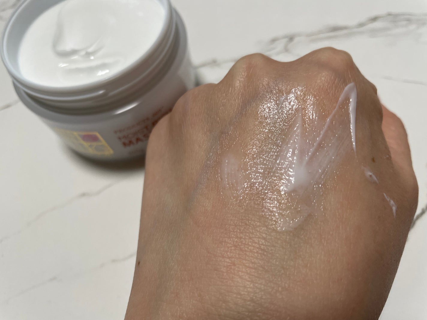 りとやん on LIPS 「#PRこちらのクリームは、濃厚ですがベタつかずしっとりして私の..」(3枚目)