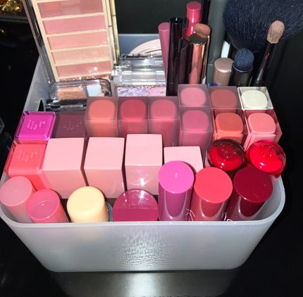 まゆ on LIPS 「今回はコスメ収納です!!ダイソーのケースに入れてます🥰いろいろ..」(4枚目)