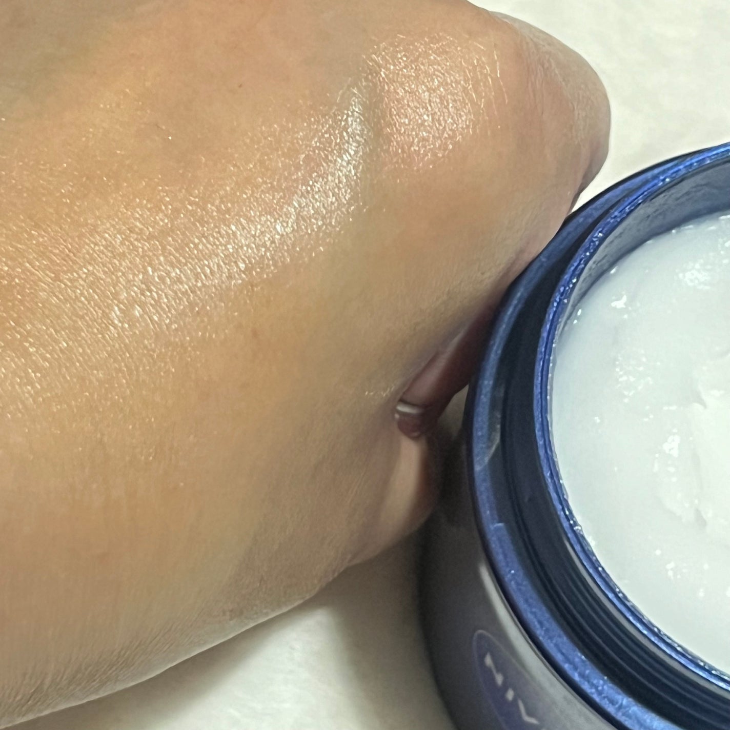 ニベア ロイヤルブルーボディクリーム うるおい密封ケア/ニベア/ボディクリームを使ったクチコミ(4枚目)