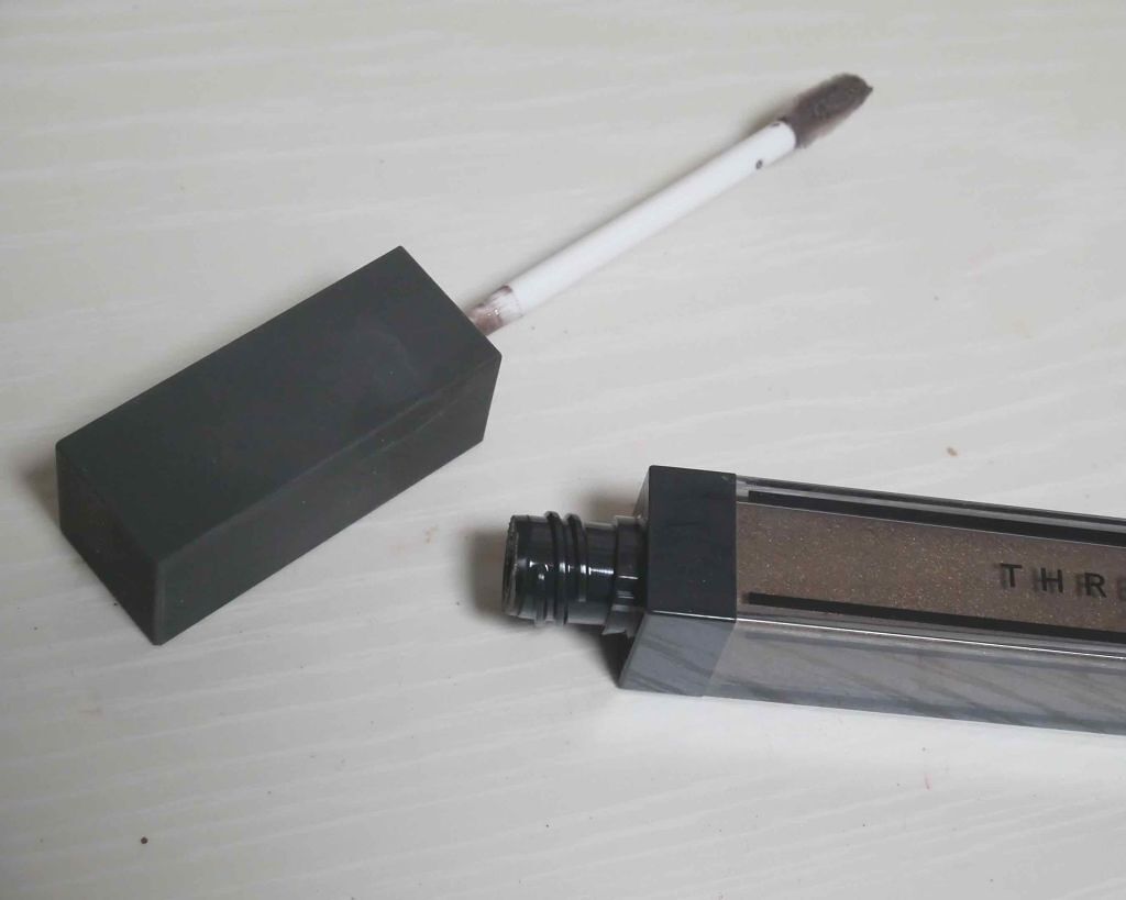 ウイスパーグロスフォーアイ/THREE/リキッドアイシャドウを使ったクチコミ（2枚目）