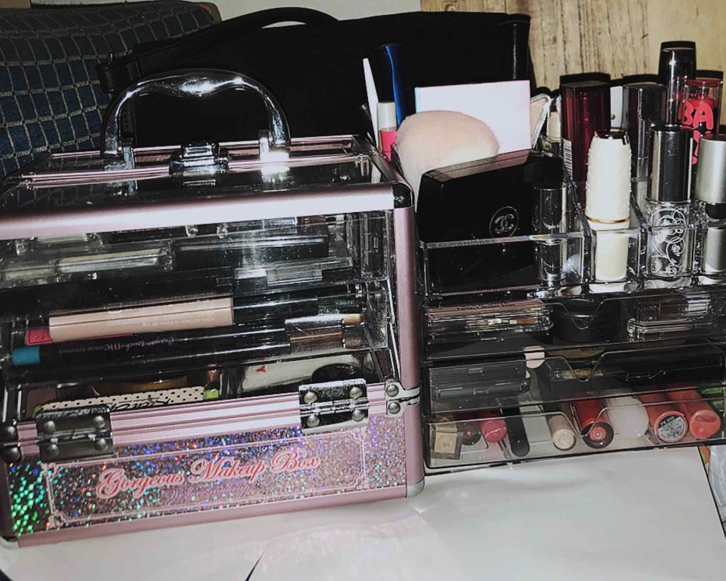 女の子❤︎ on LIPS 「初投稿です!私のコスメ収納の一部です✨クリアケースでまとめてま..」(4枚目)