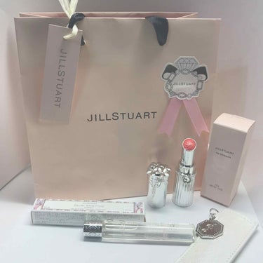 【JILL STUART】【Lip Blossom】【34】【Eau de Rollerball】【White Floral】

いとこから卒業&合格お祝いにいただきました❤︎
JILL STUARTの