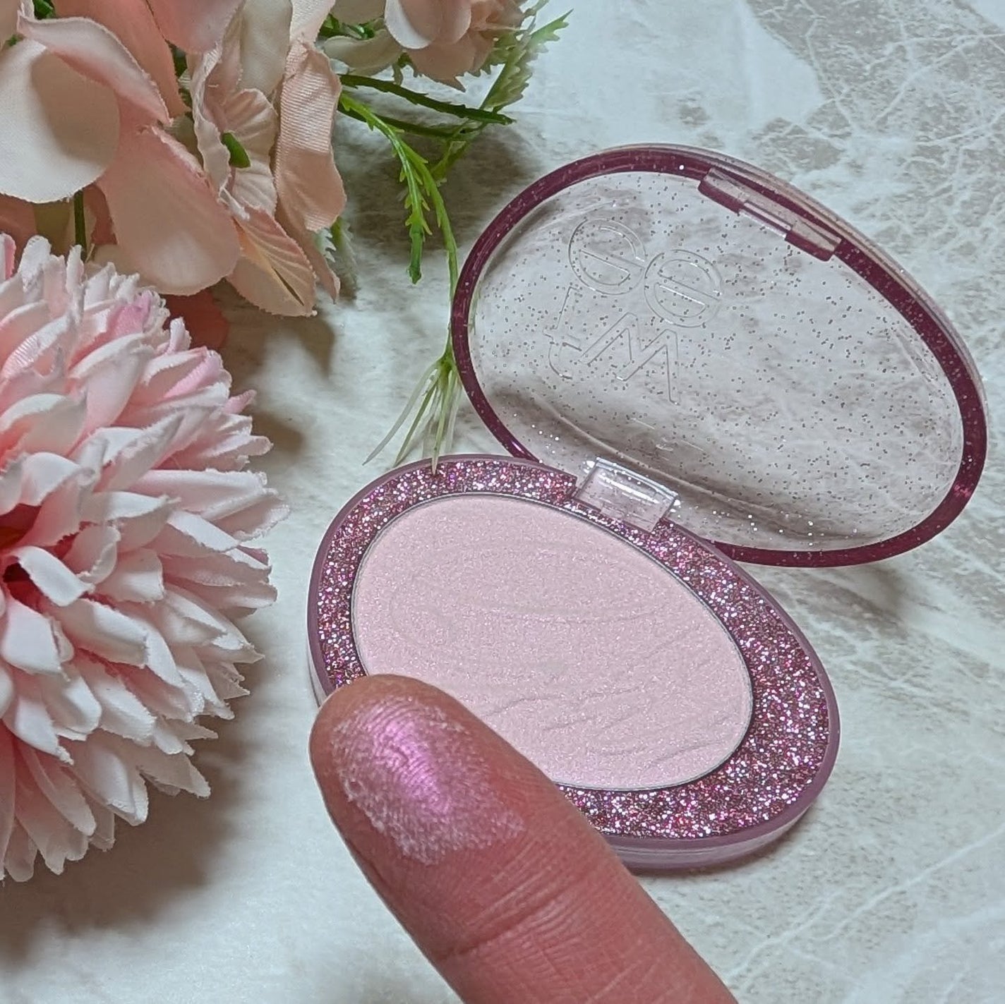 フィー グリッツストーンハイライター/fwee/パウダーハイライトを使ったクチコミ(5枚目)