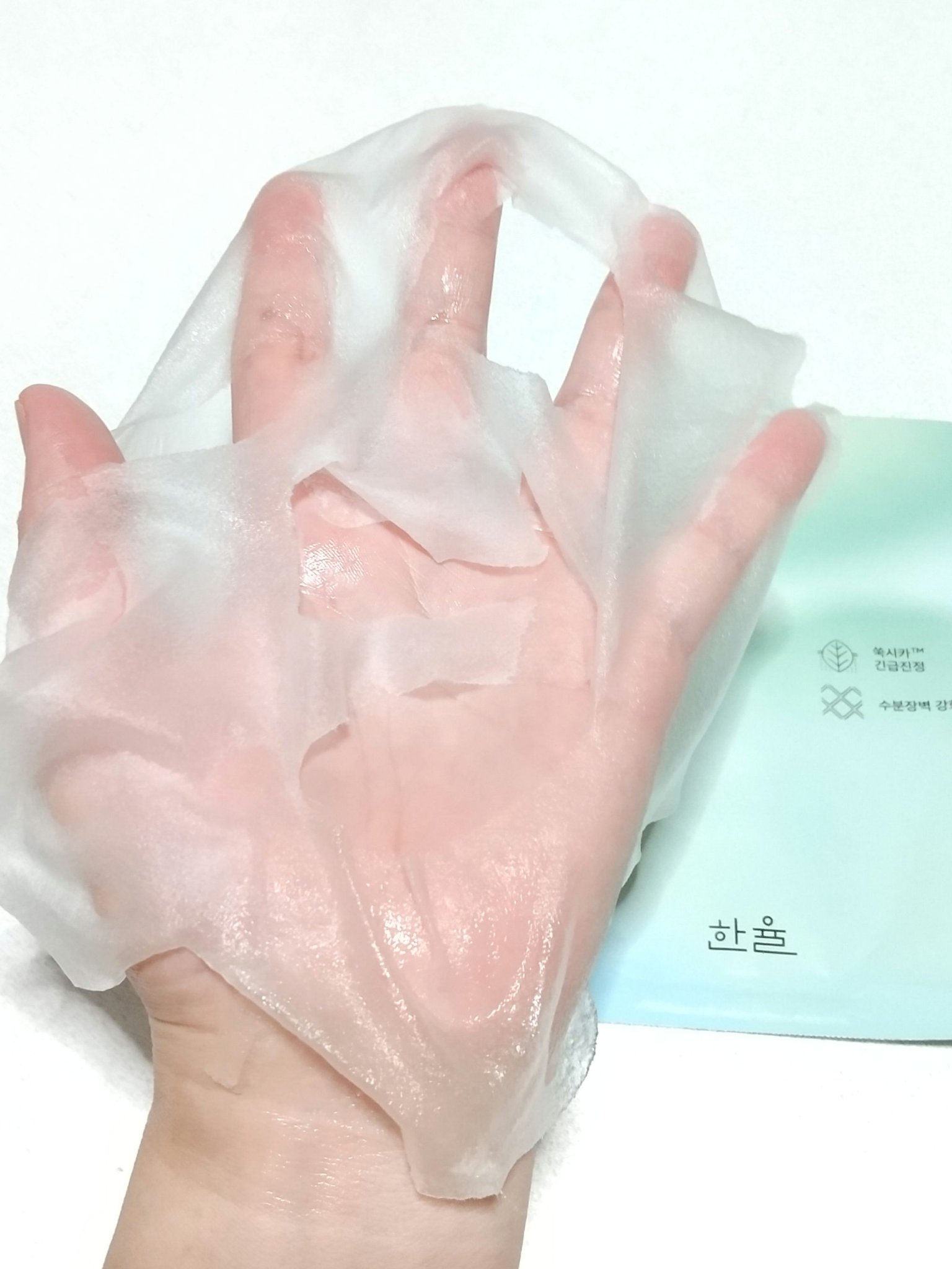 HANYUL(ハンユル) ピュアアルテミシア カーミング ウォーター ラッピングマスクのクチコミ「⭐️⭐️⭐️☆☆
人工的な香りが気になる🤔

HANYUL
ピュアアルテミシアカーミングウォー.....」（2枚目）