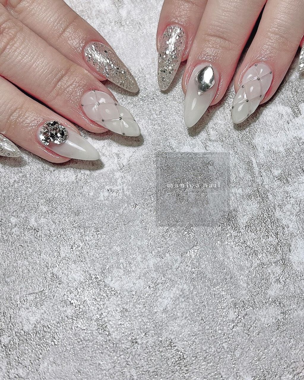 mauloa_nail on LIPS 「・キルティングネイル🤍🤍🤍・ネイルレッスン動画を多数配信してま..」(1枚目)