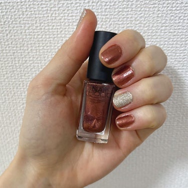 
おはようございます🌹

今週のネイル
変わらずネイルホリック

BR306を買い足し
手持ちのGD028と💅

思っていたより落ち着いた色でよかったかな？
細かなラメがかわいい❤︎

次は落ち着いたシ