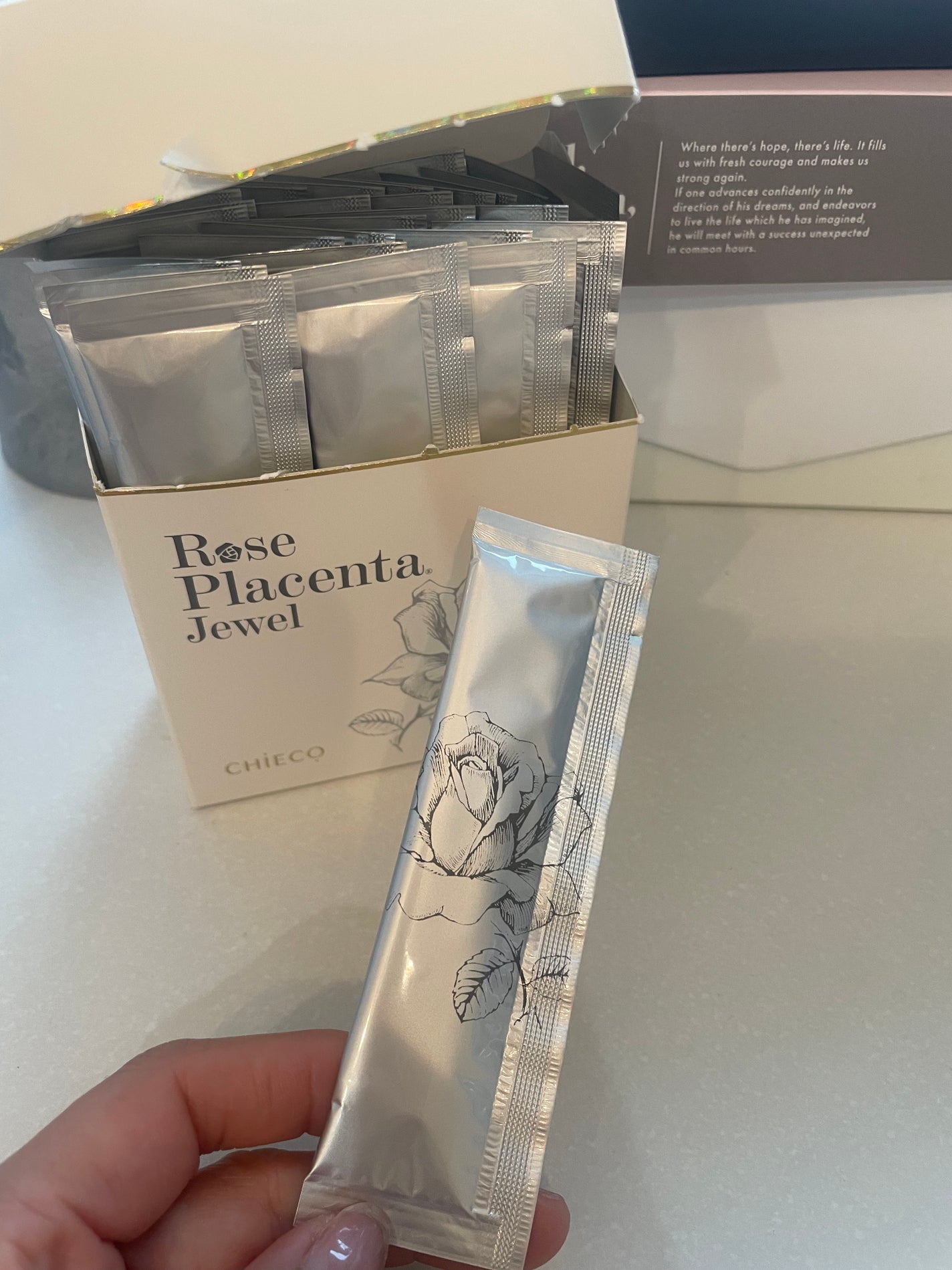 ちゃんまぃ on LIPS 「最近、美容のために飲んでる?食べてる?のはこれ✌️ローズプラセ..」(3枚目)