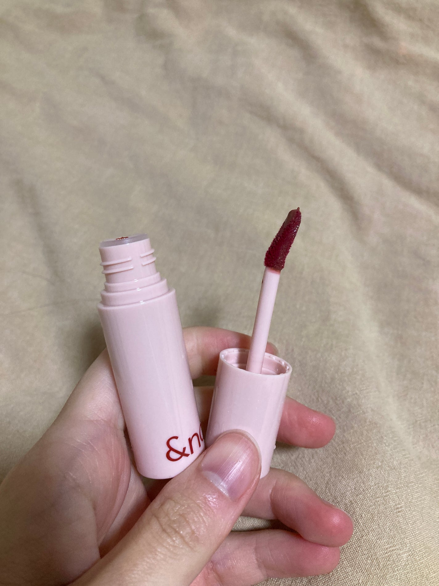 アンドバイロムアンド グラッシーボムティント/&nd by rom&nd/リップティントを使ったクチコミ(3枚目)