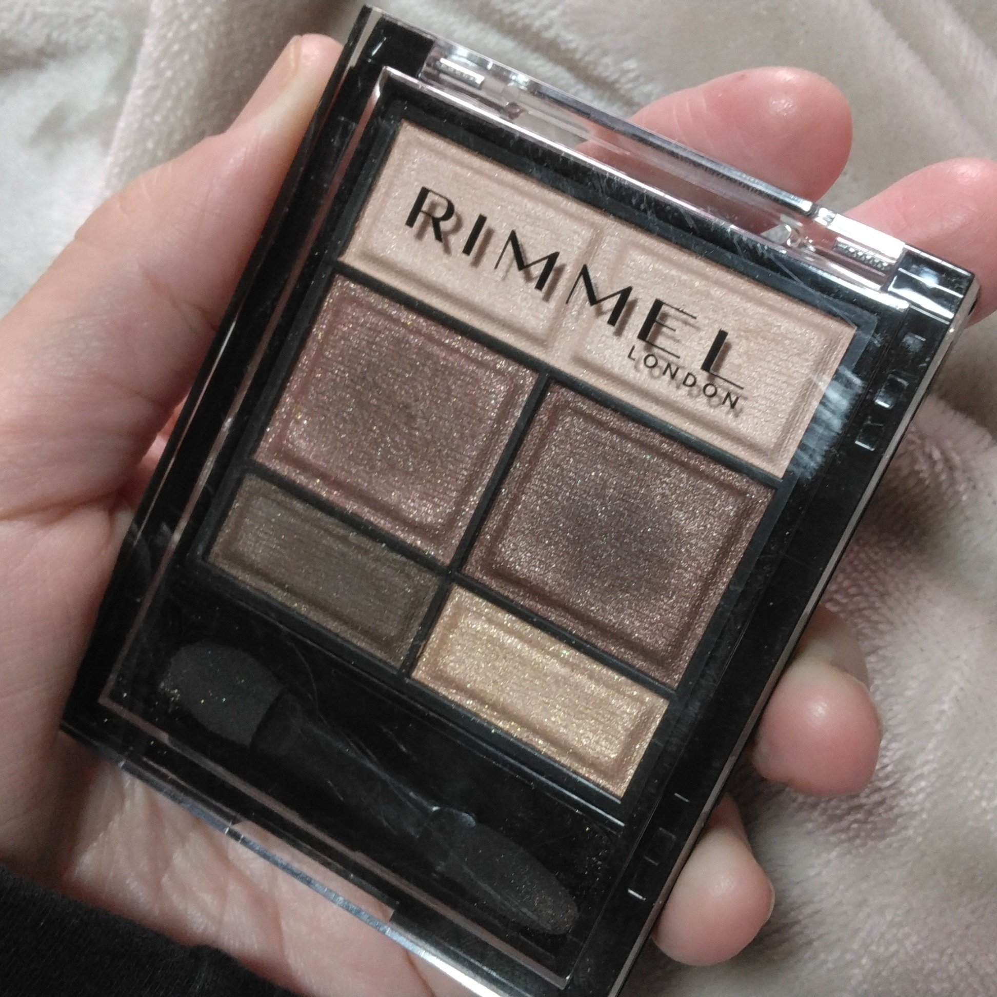 ワンダー スウィート アイシャドウ 003 ロマンチックな恋の予感ミルクチェリーショコラ/リンメル ロンドン/アイシャドウパレットを使ったクチコミ（1枚目）