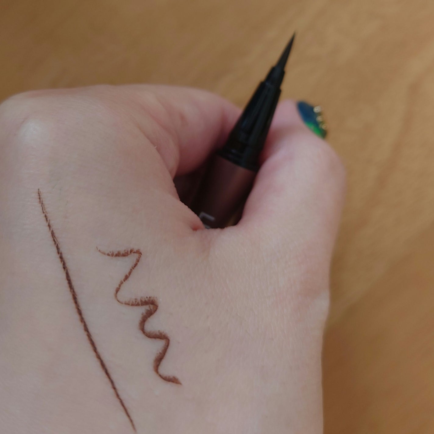 スキルレスライナー/LUMIURGLAS/リキッドアイライナーを使ったクチコミ(3枚目)