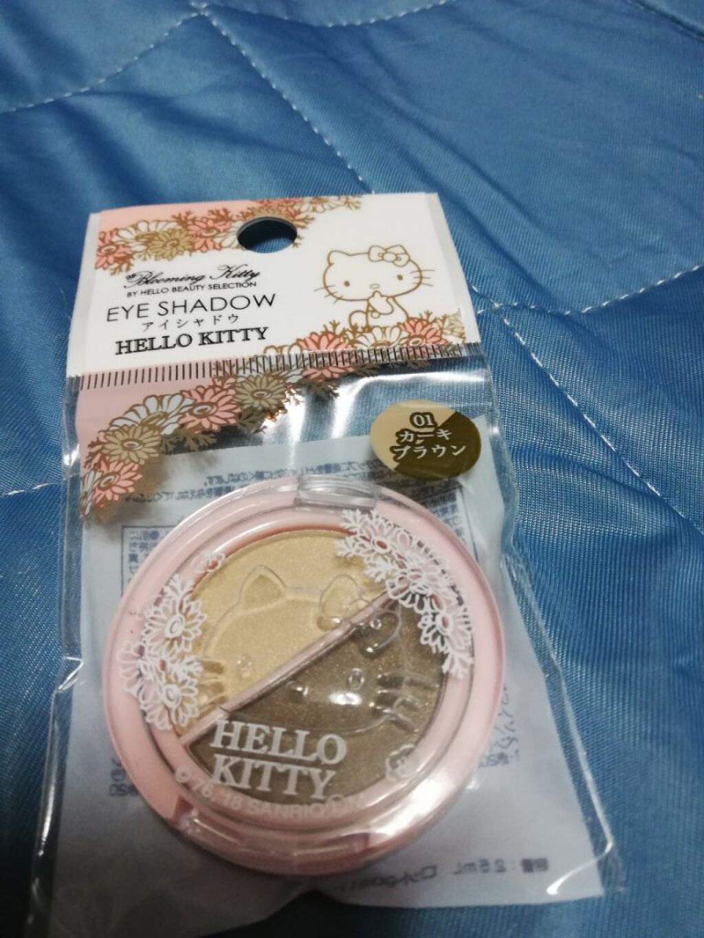 パウダーアイシャドウ ブルーミングキティ/DAISO/アイシャドウパレットを使ったクチコミ(3枚目)