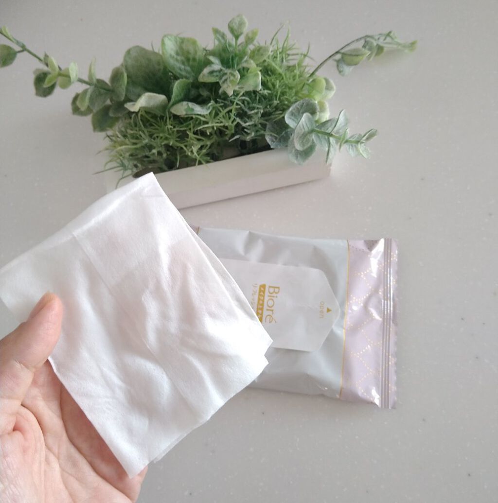 メイクの上からリフレッシュシート うるおいしっとりタイプ/ビオレ/フェイスシートを使ったクチコミ（3枚目）