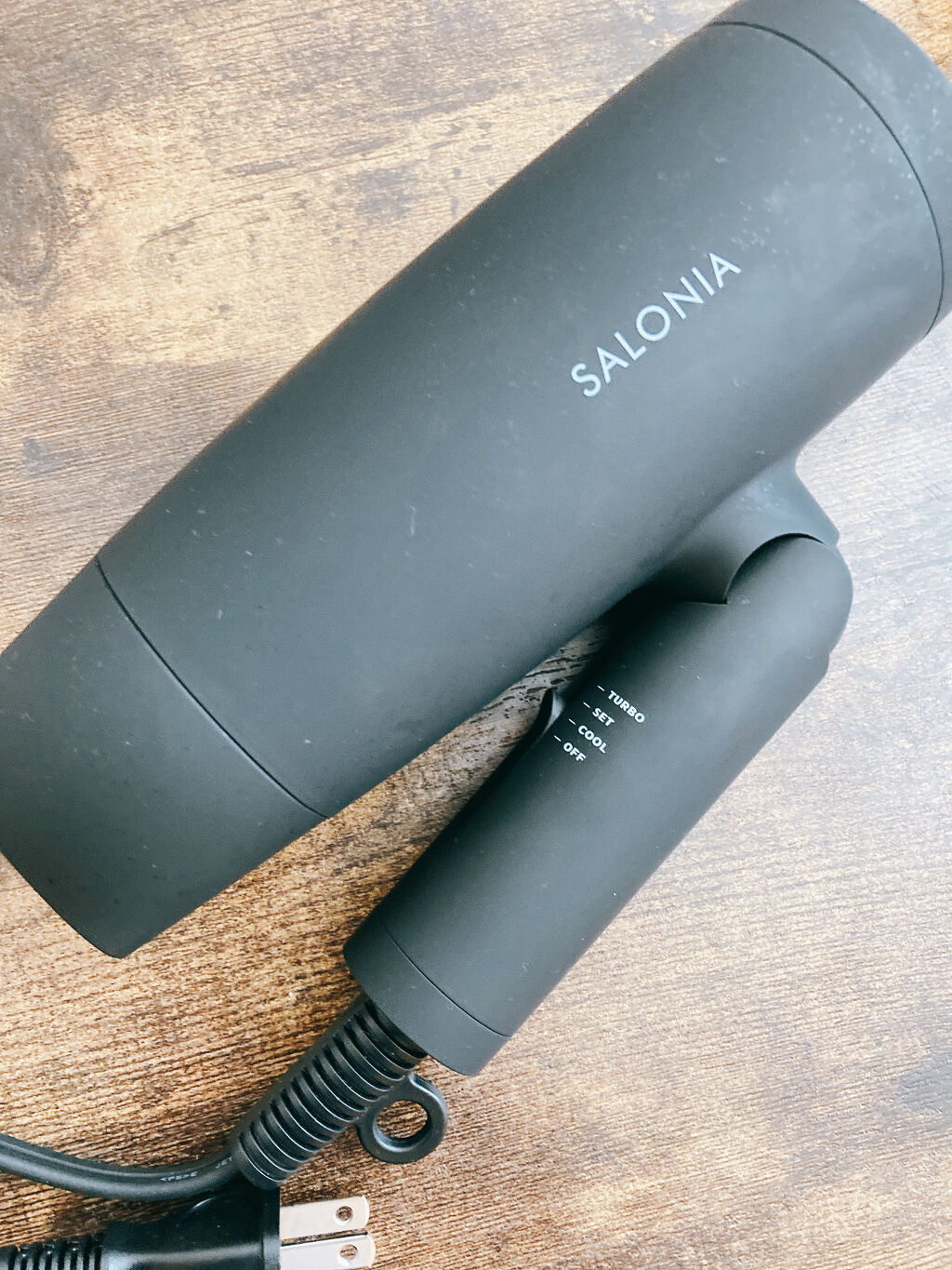 
最近引越ししてバタバタしてて
投稿が全然出来てなかった夕月です😭


今回は引越しの時に買い換えた
ずっと狙っていた念願の

SALONIA  スピーディーイオンドライヤー

をご紹介します🕺

価格はドンキのクーポン使用で
確か定価
