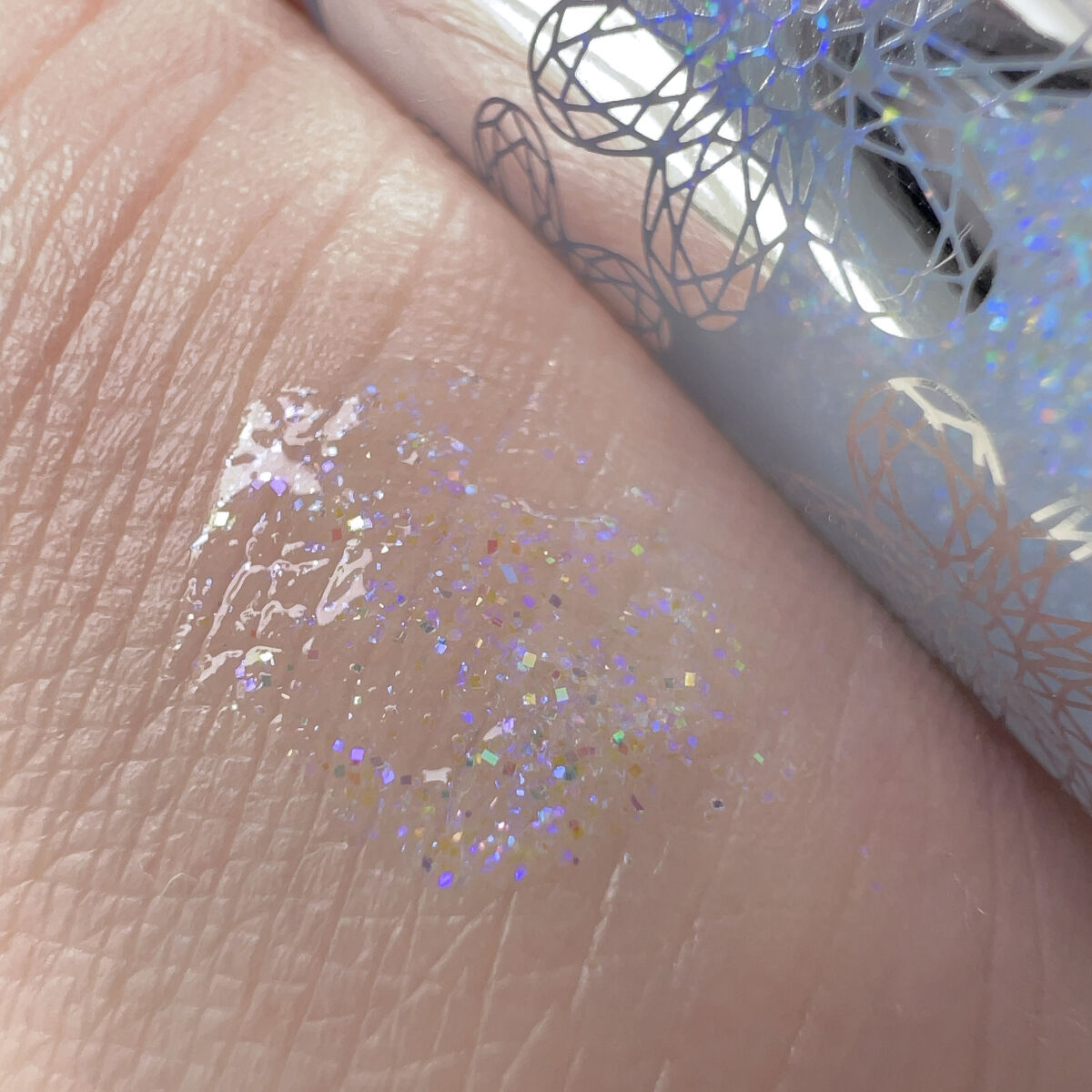 ジルスチュアート　アイダイヤモンド グリマー 08 something pure blue＜サムシングピュアブルー セント＞（限定色）/JILL STUART/グリッターを使ったクチコミ（3枚目）