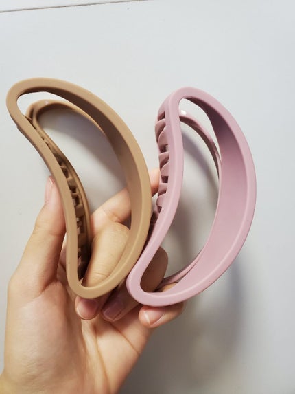 DAISO ヘアアクセサリーのクチコミ「ダイソー商品
髪をまとめたい時に良さそう!と思い購入しました^^
触った感じもマットで私好みだ.....」(1枚目)