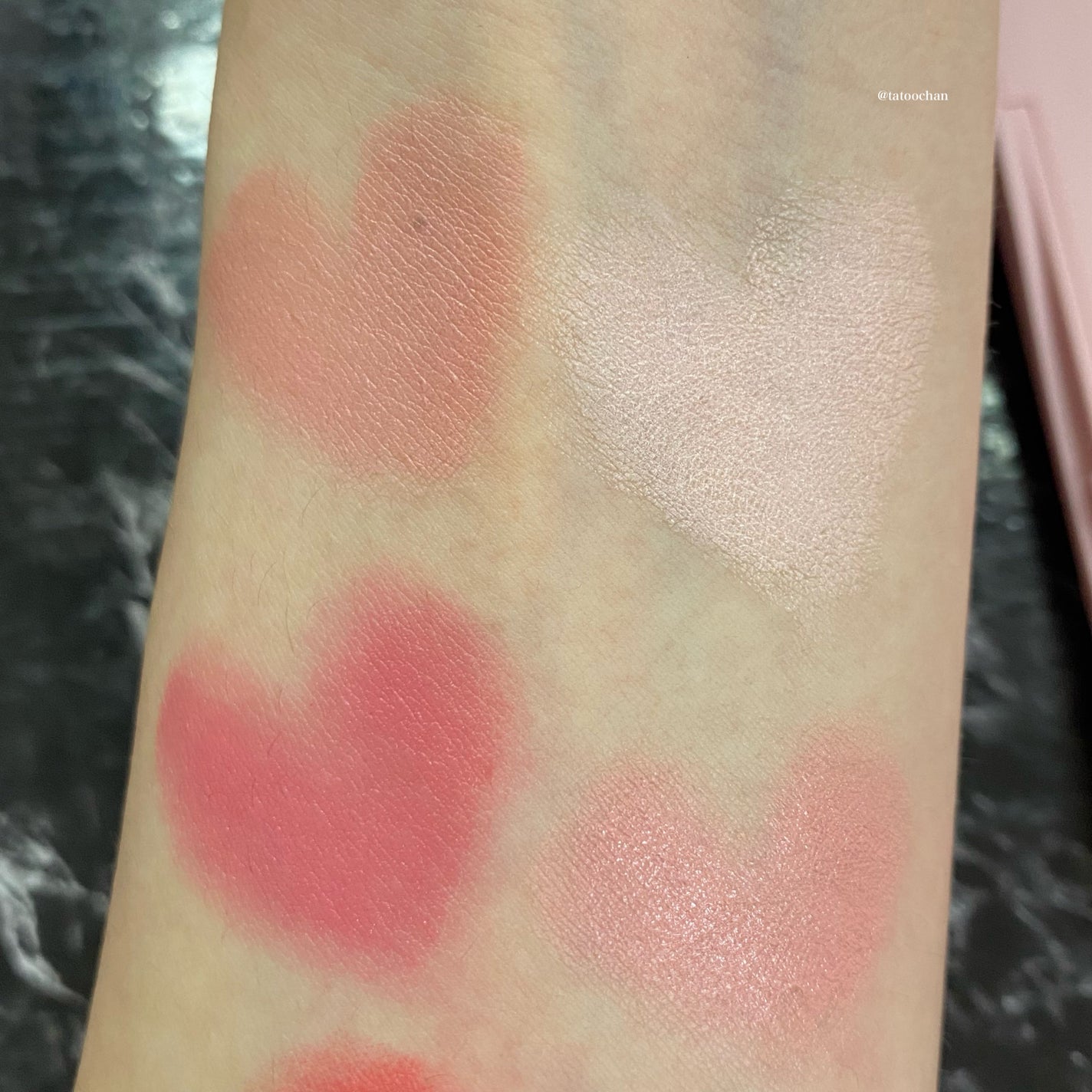 タトゥーちゃん🩵ブルベ夏 on LIPS 「ハート大量発生!可愛いが過ぎて心臓が追いつかないチークパレット..」(6枚目)