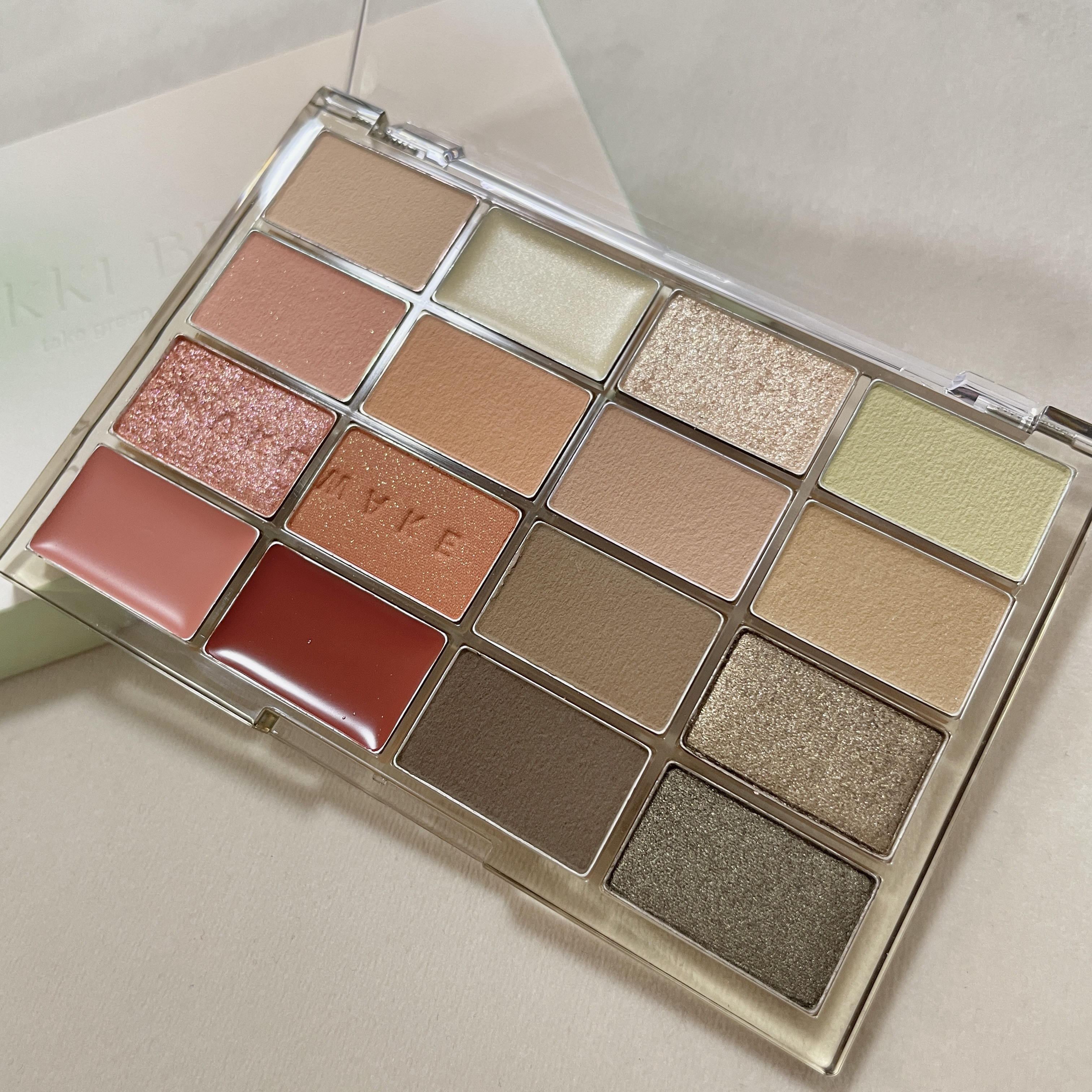 ソフトブラーリングアイパレット/wakemake/アイシャドウパレットを使ったクチコミ（2枚目）