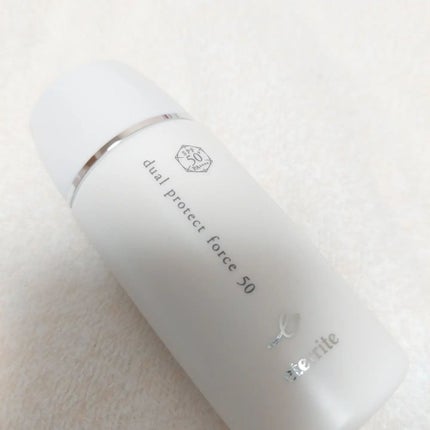 GENECOS ジェネコス モイスト セラム 50mLのクチコミ「【 エタリテ デュアル プロテクト フォース50NC 】
日やけ止め乳液・化粧下地を今回はご.....」(1枚目)