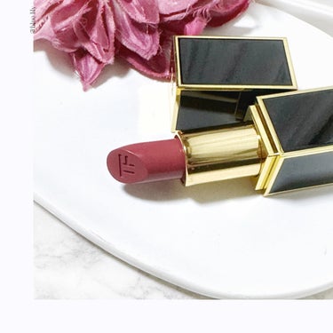 TOM FORD BEAUTY リップ カラーのクチコミ「こっくりとしたモーヴカラーが上品なリップスティック

▫️03 カサブランカ

【色味】
　や.....」（2枚目）