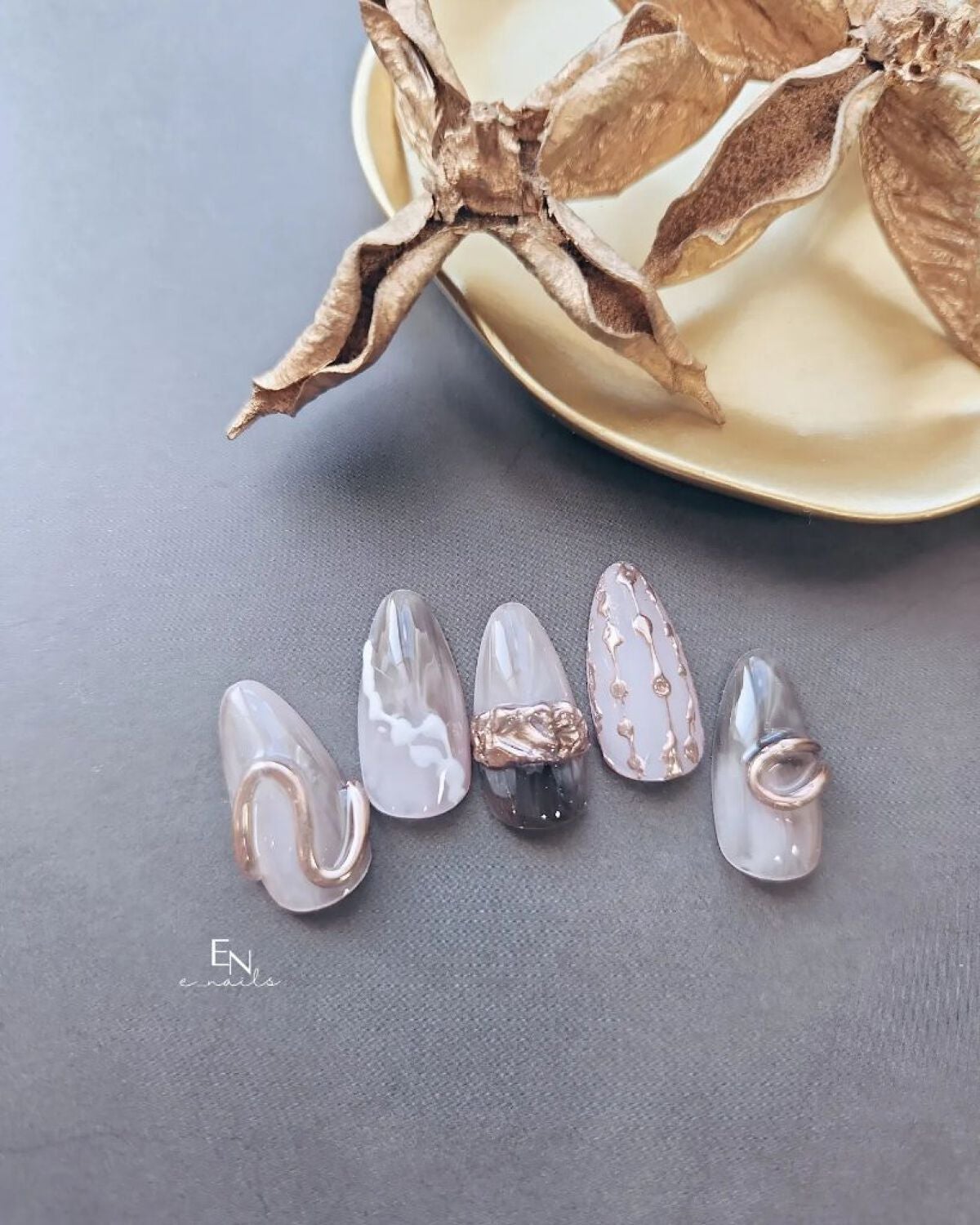 e_nails//フォロバ◎//ネイルとコスメ好きママ on LIPS 「#大人綺麗めネイル@natural__trend様のソリッドジ..」(3枚目)